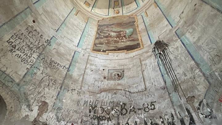 Podcast Zachránit vzácné barokní fresky se snaží v kostele svaté Anny a svatého Jakuba Většího ve Staré Vodě na Libavé tým restaurátorů